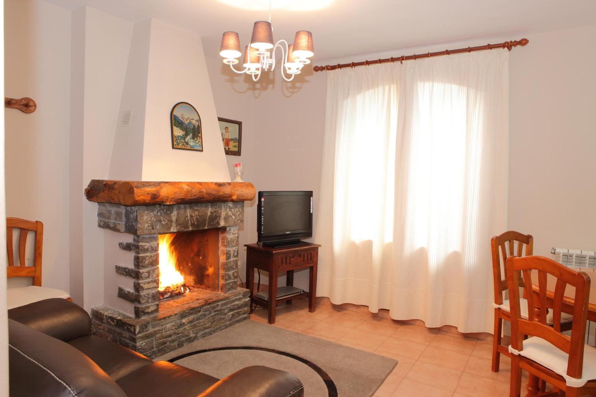 Sahun Apartamentos Alba Casa Alquesera מראה חיצוני תמונה